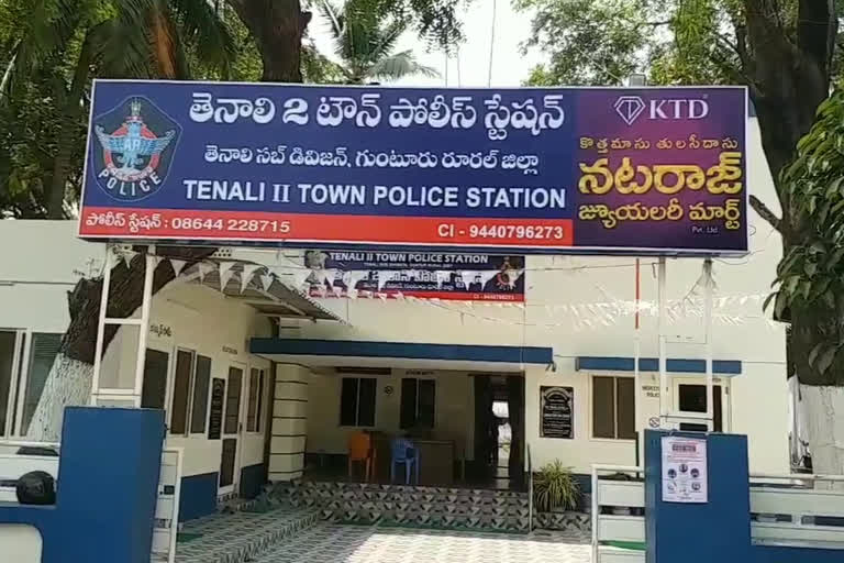 తెనాలిలో చోరీ