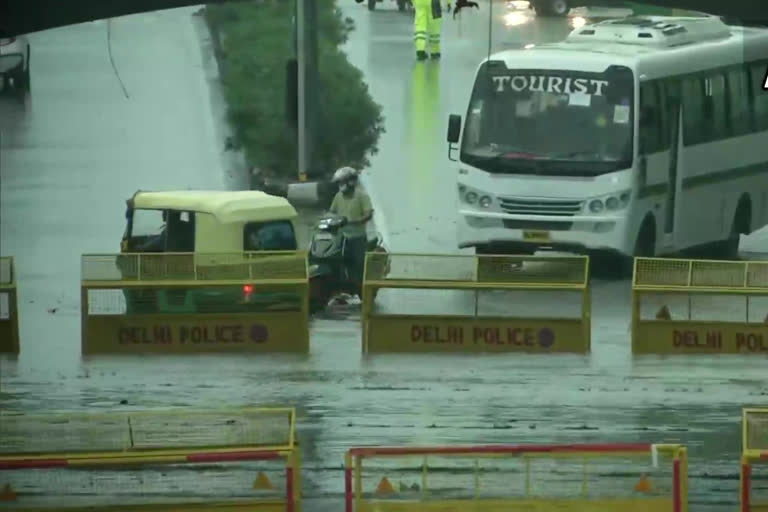 waterlogging problem in minto bridge delhi from  71 years