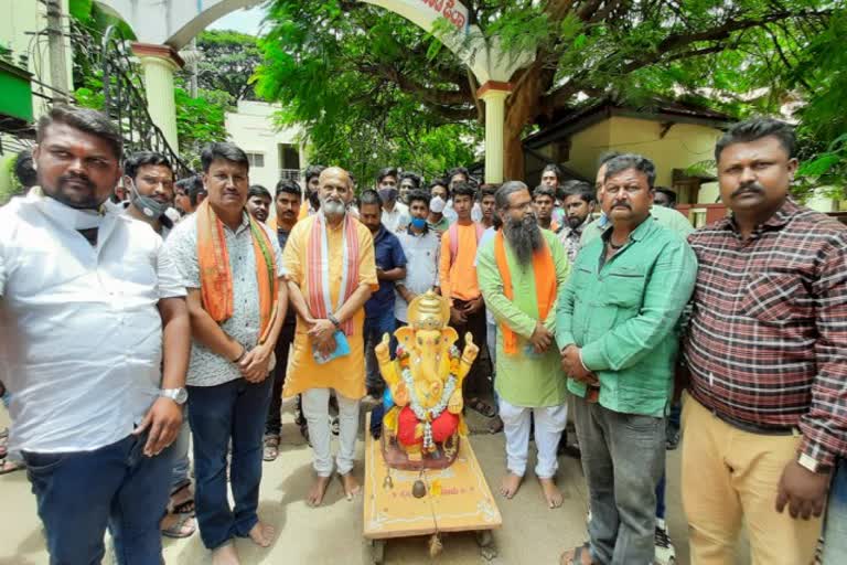 srirama-sena-protest-to-allow-ganeshotsav-celebration