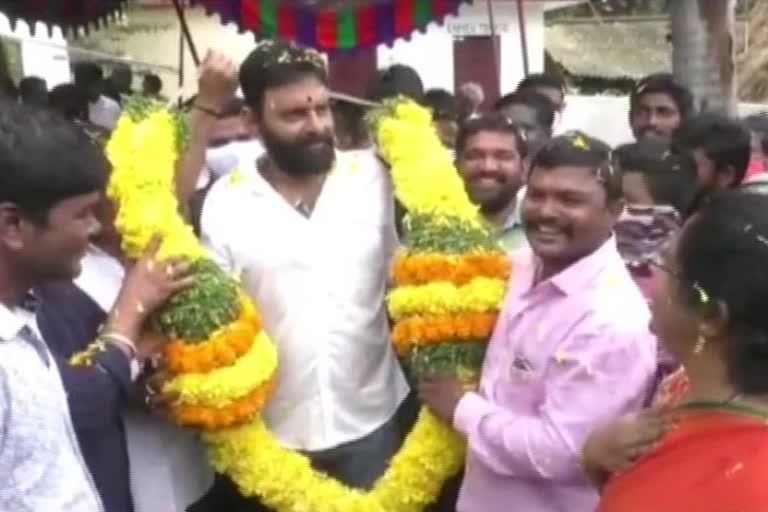 సచివాలయాన్ని ప్రారంభించిన మంత్రి కోడాలినాని