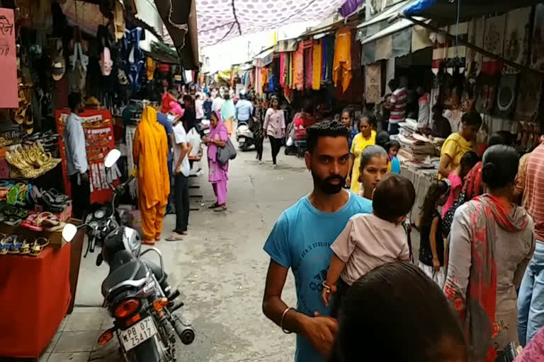 The festival of Rakhri lying in the shade of Corona