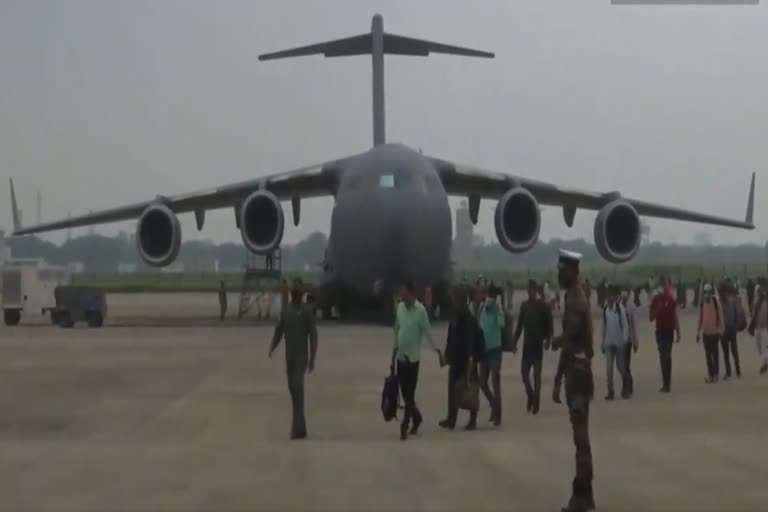 કાબુલથી 168 ભારતીયોને લઇને વાયુસેનાનો વિમાન હિડન એરબેઝ પર પહોંચ્યો