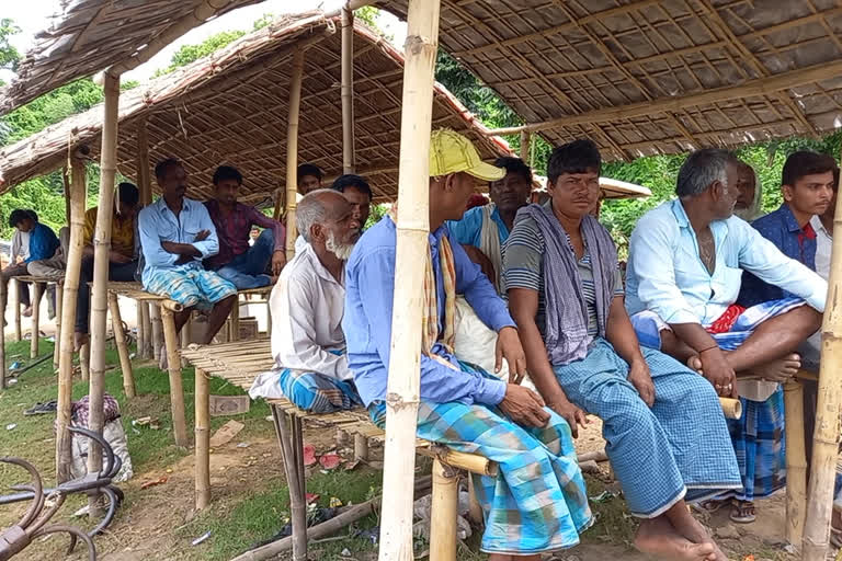 flood in sahibganj, people angry due to lack of help