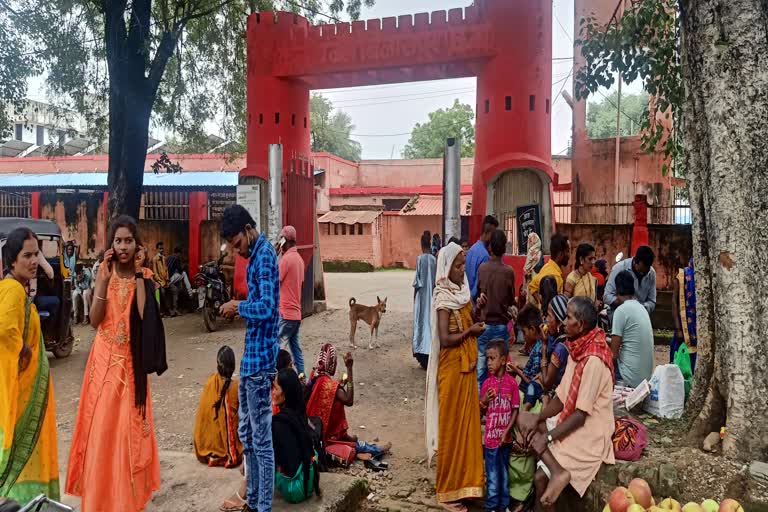 Sisters reached the door of Bilaspur jail in the hope of meeting brothers