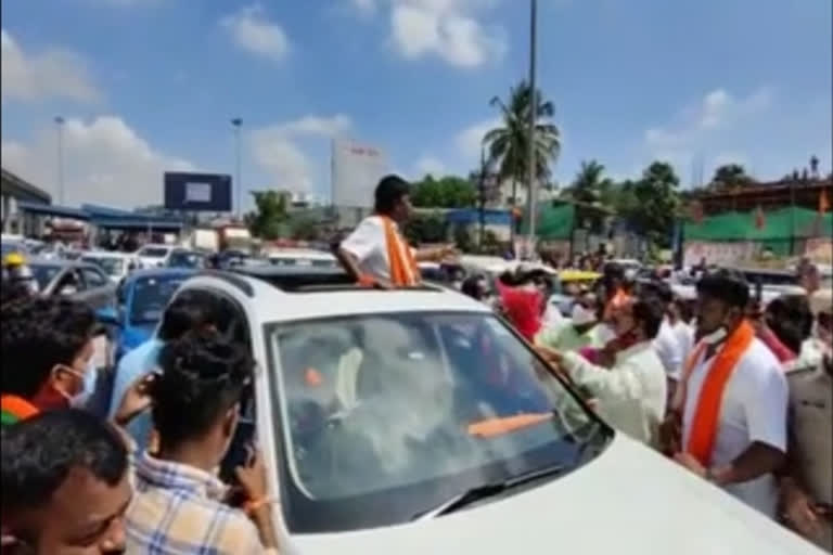 Covid-19 norms violated in Union Minister's Jan Ashirwad Yatra in Bengaluru