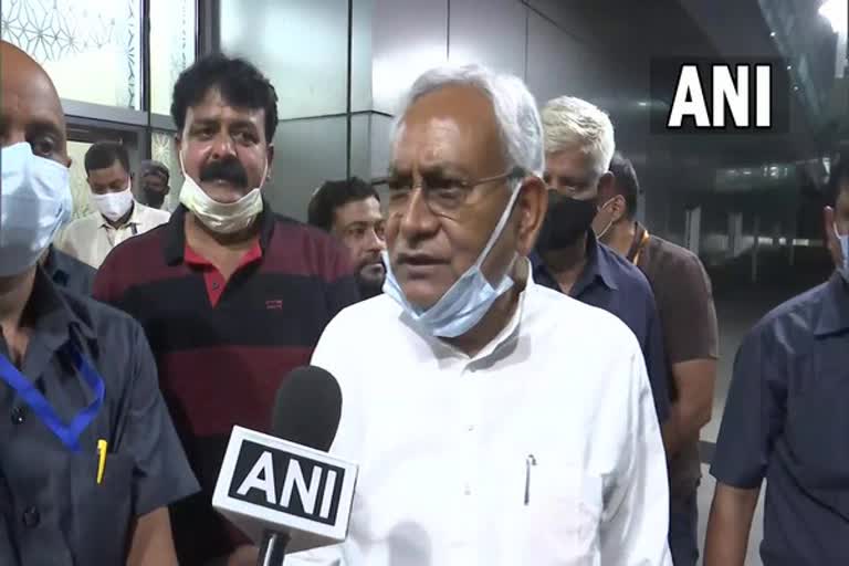 Nitish Kumar arrives in Delhi  to meet PM Modi tomorrow over caste-based census  ജാതി അടിസ്ഥാനമാക്കിയുള്ള സെൻസസ്  ജാതി അടിസ്ഥാനമാക്കിയുള്ള ജനസംഖ്യ കണക്കെടുപ്പ്  ബിഹാർ മുഖ്യമന്ത്രി ഡൽഹിയിൽ