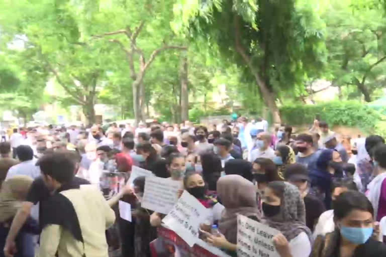 afghani-protest-in-front-of-un-embassy-delhi