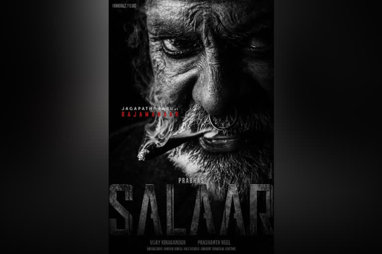 salaar movie update  salaar movie '  salaar jegapathi babu out look  jegapathi babu  cini news  movie update  latest movie  shooting  ஜெகபதி பாபு  சலார் படத்தில் ஜெகபதி பாபுவின் கதாபாத்திரம்  சலார் படத்தில் ஜெகபதி பாபு  சலார்  பிரபாஸ் புதிய படம்  prabhas latest movie