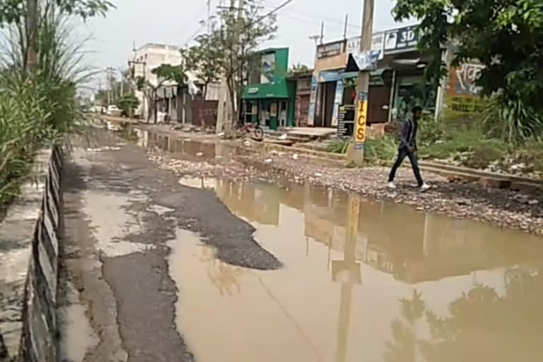 people facing road problem in karala-kanjhawala road in delhi