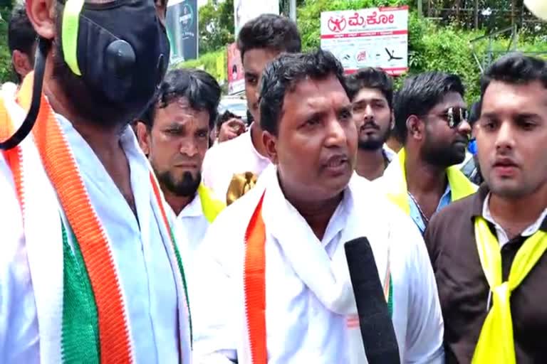 youth congress leader srinivas statement on savarkar