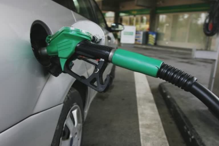 આજે Petrol અને Diesel બંને 15 પૈસા સસ્તા થયા, Petrolની કિંમત 38 દિવસ પછી બીજી વાર ઘટી