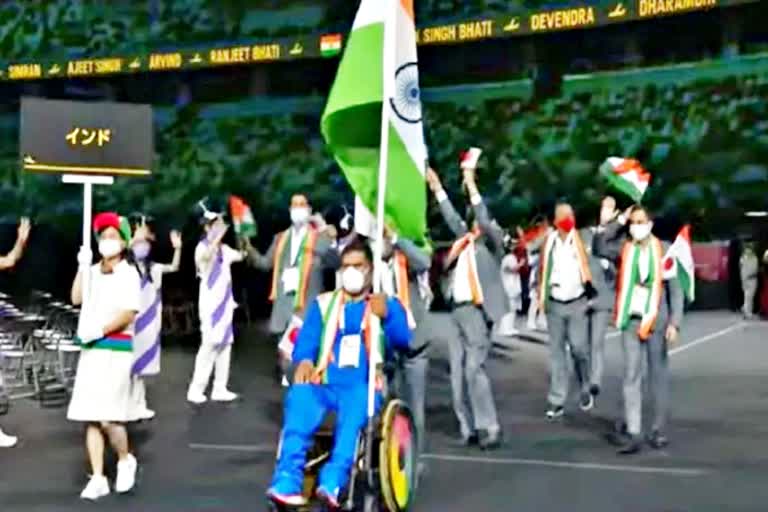 Tokyo Paralympics 2021  टोक्यो पैरालंपिक 2021  Opening Ceremony  ओपनिंग सेरेमनी  पैरालंपिक ओपनिंग सेरेमनी  Sports News in Hindi  टोक्यो पैरालंपिक का रंगारंग आगाज  टेक चंद ने थामा तिरंगा