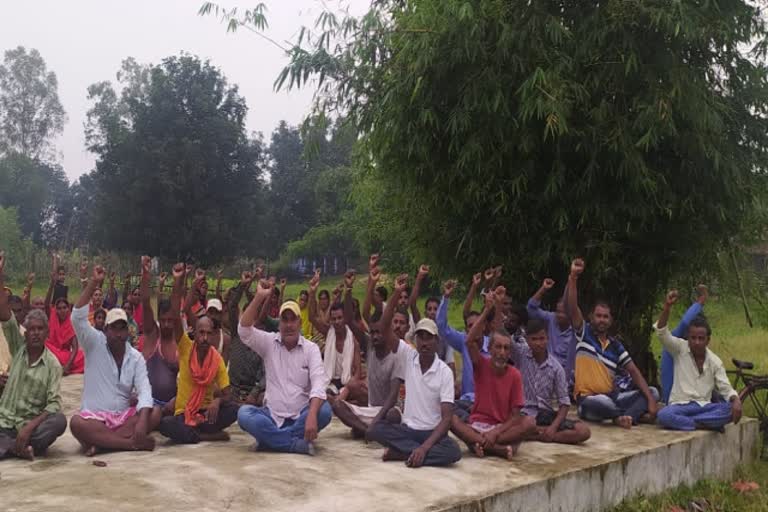 Villagers protest against police action in Giridih