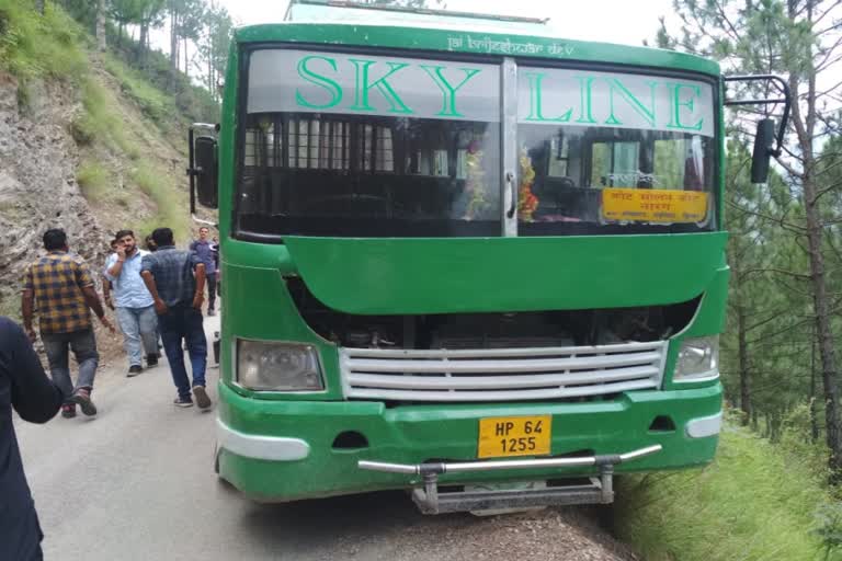 bus-accident-in-nahan-on-aochghat
