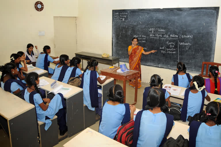 Expert committee report recommends opening of all schools in Delhi in phased manner