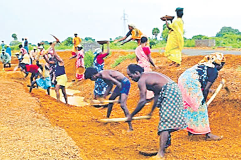 ఉపాధిలో ఉల్లం‘ఘనులు’