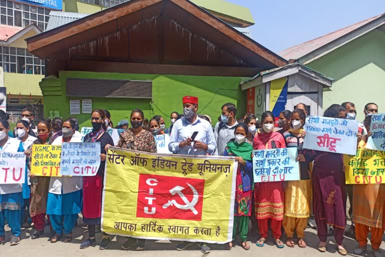 out-source-workers-protest-in-igmc-shimla