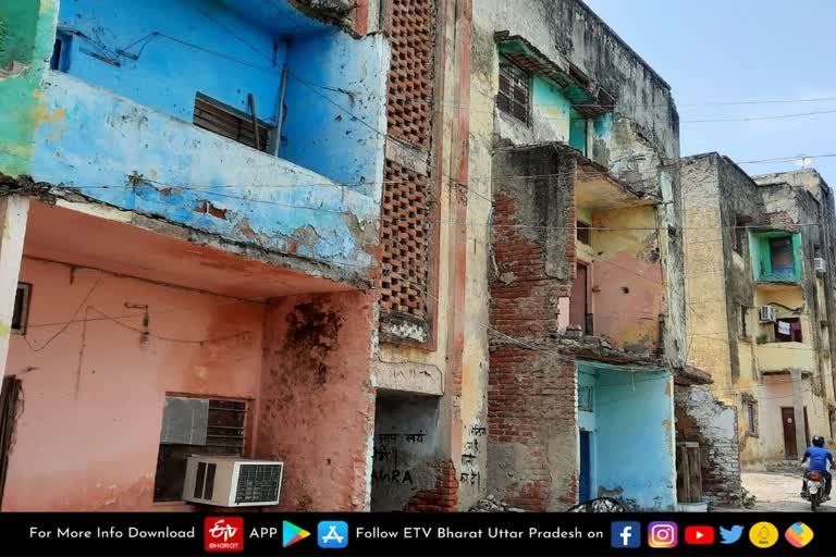 people living in depleted buildings at police club in agra