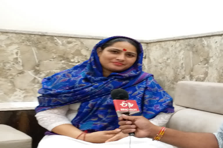 narela Bjp councilor savita khatri join AAP