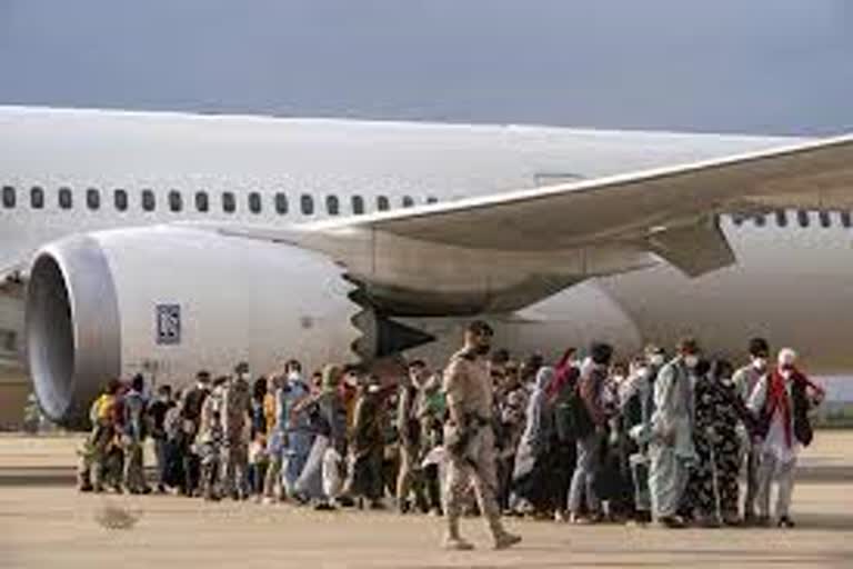 Evacuation flights resume in Kabul after deadly bombings