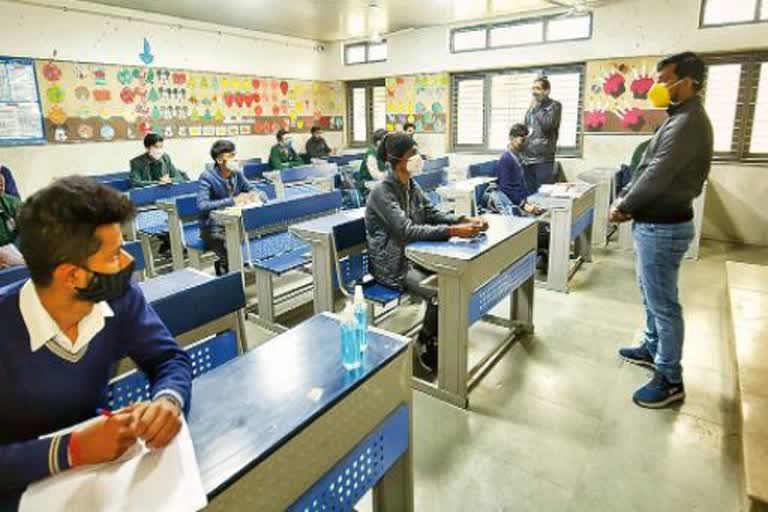 Delhi schools to reopen in phased manner from Sep 1  Delhi schools to reopen in phased manner  Delhi schools  New Delhi news  ന്യൂ ഡല്‍ഹി വാര്‍ത്തകള്‍  Delhi Disaster Management Authority  Delhi schools to reopen in phased manner from Sep 1  ഡൽഹി ദുരന്തനിവാരണ അതോറിറ്റി  ഡല്‍ഹി സര്‍ക്കാര്‍  ഡൽഹി ദുരന്തനിവാരണ അതോറിറ്റി