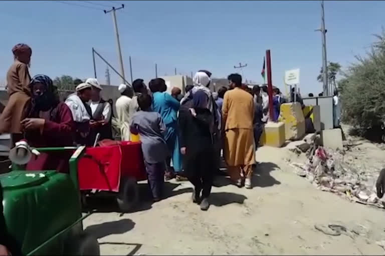 people-still-waiting-at-kabul-airport-after-blasts