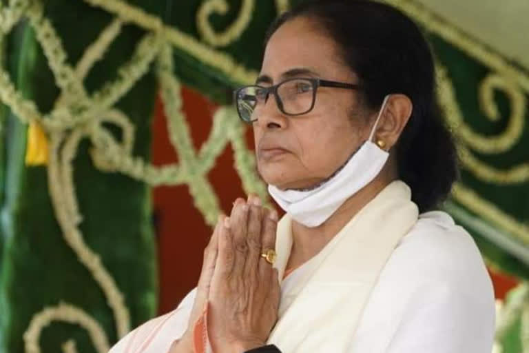 cm mamata banerjee gets life threat, allegation against calcutta university professor