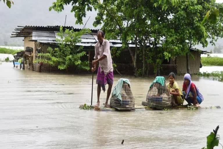 बाढ़ से हालात खराब असम