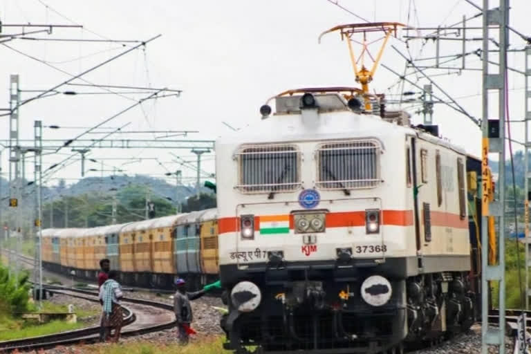 many trains will canceled due to non-interlocking work in dhanbad