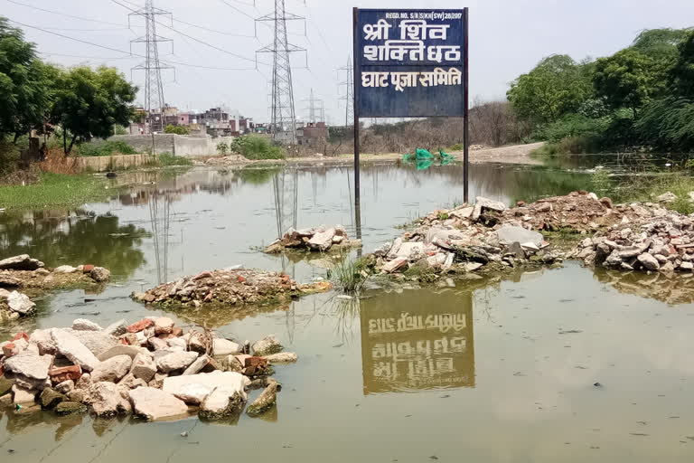 Chhath Ghat became a pond of dirty water in Qutub Bihar Colony delhi