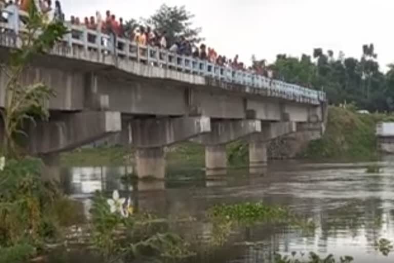 मधेपुरा में पुल से युवती ने लगाई छलांग