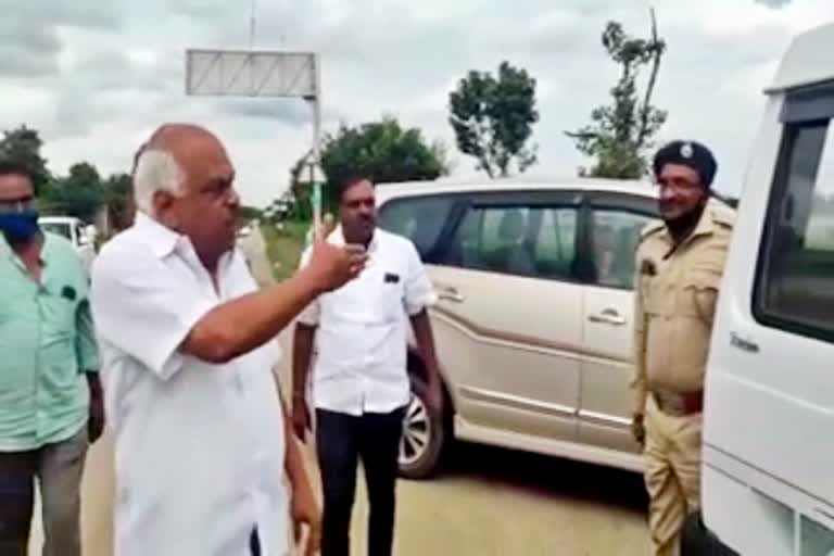 mla-ramesh-kumar-burst-out-on-police-officers-at-highway