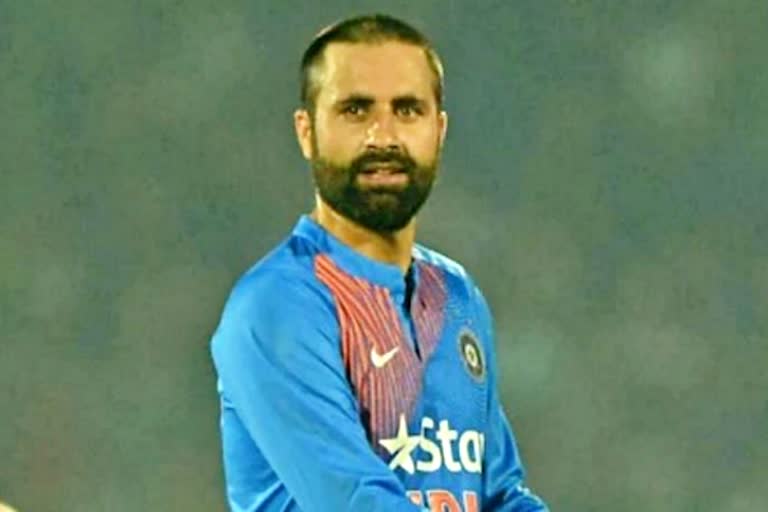 Parvez Rasool  पिच रोलर चोरी  BCCI  BCCI intervention  जम्मू एवं कश्मीर क्रिकेट संघ  Jammu and Kashmir Cricket Association  Sports News in Hindi  बीसीसीआई