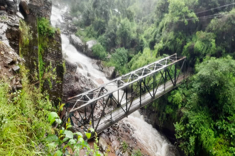 bridge collapsed