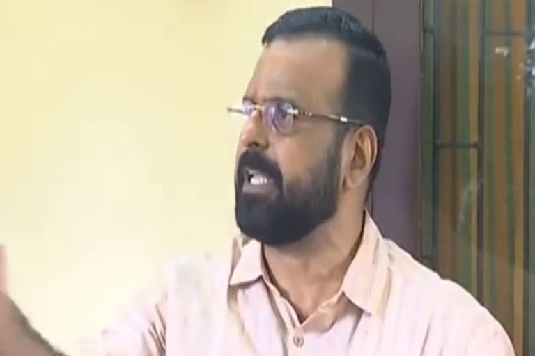 ഡിസിസി പുനസംഘടന  കേരള കോണ്‍ഗ്രസ്  കെപി അനില്‍കുമാര്‍  അനില്‍കുമാറിനെ പാര്‍ട്ടി സസ്‌പെന്‍റ് ചെയ്‌തു  കോണ്‍ഗ്രസ്  കോണ്‍ഗ്രസ് പാര്‍ട്ടി വാര്‍ത്തകള്‍  കോഴിക്കോട്‌  ഡിസിസി വിവാദം  എംകെ രാഘവന്‍ എംപി  anilkumar critises  dcc issue  congress party kerala  kerala news updation  political news  kerala politics  mk raghavan  congress suspends anil kumar