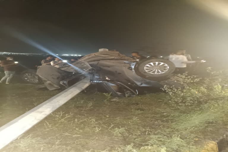 two-students-died-in-road-accident-on-the-airport-road-in-raipur
