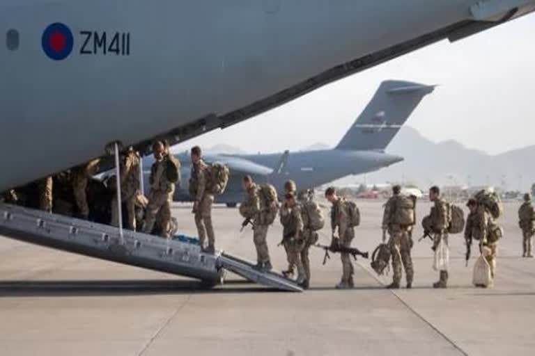 Last UK troops begin arriving from Afghanistan  Military planes carrying British troops and diplomats  U.K. ambassador to Afghanistan, Laurie Bristow  Afghanistan  Last UK troops begin arriving from Afghanistan  പൗരന്മാരെ നാട്ടിലെത്തിച്ച് ബ്രിട്ടന്‍  ബ്രിട്ടന്‍ ഭരണകൂടം  താലിബാന്‍റെ മുന്നറിയിപ്പ്