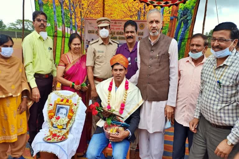 Kashinath Naik honored