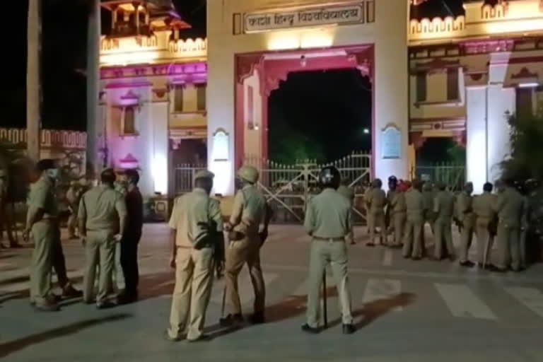 पिछले 23 दिनों से प्रदर्शन कर रहे दृष्टिबाधित छात्रों को पुलिस ने उठाया