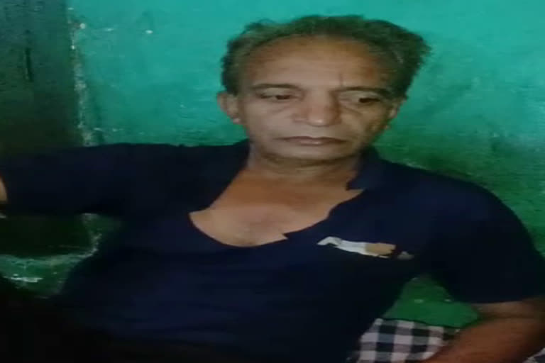 बुजुर्ग पर चाकू से हमला, old man attacked with a knife