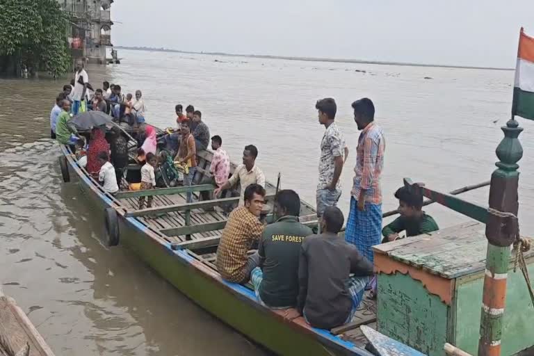 river-brahmaputra-crossed-the-danger-level-in-dhuburi