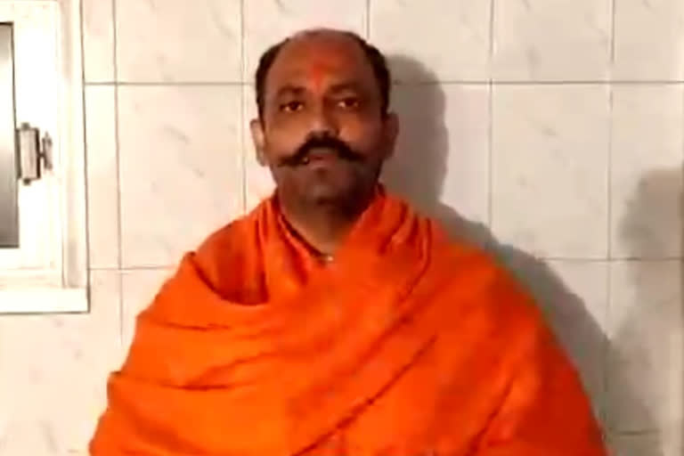 accused of shouting controversial slogans at Jantar Mantar Pinky Chaudhary released video  for information about surrender