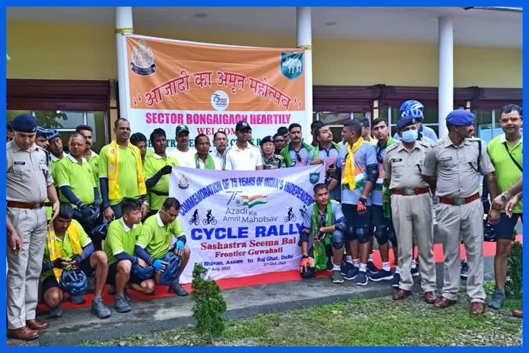 cyclists are felicitated by ssb