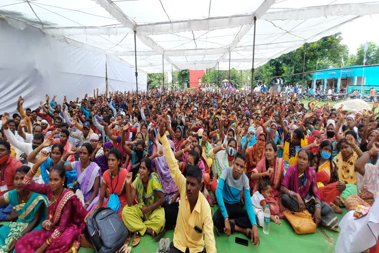 workers involved in hunger strike