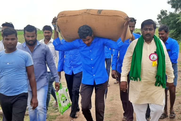 A young man carrying a 120 kg bag  in half kilometers