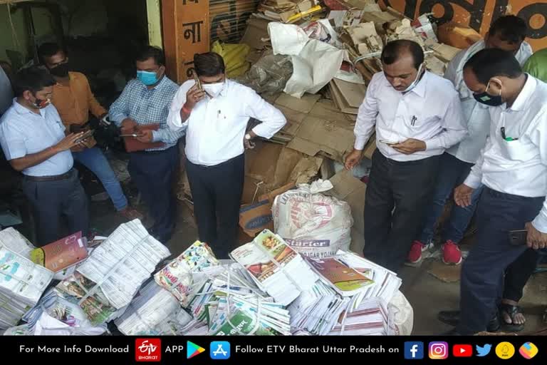 municipal-schools-books-found-at-ragman-shop-in-chandauli