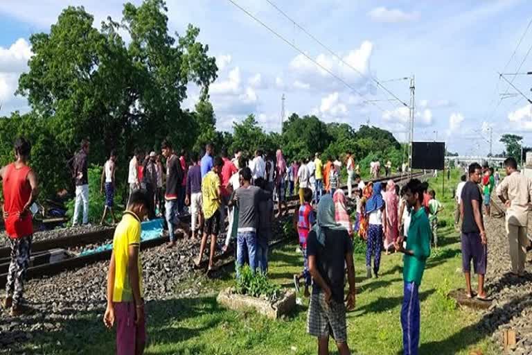 4 people died in train accident in chaibasa