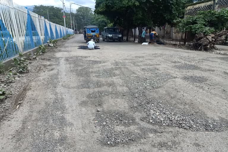 road near Rishikesh railway station