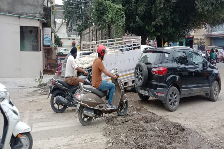 soil in streets of dehradun