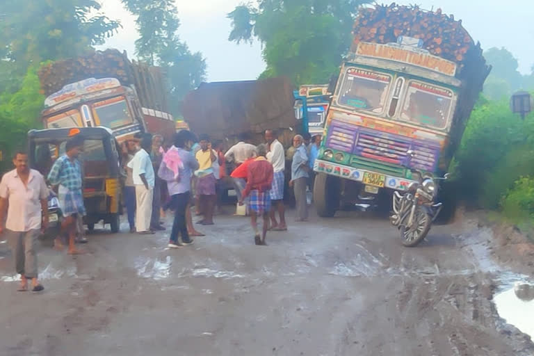 worst roads traffik jam at kurupam